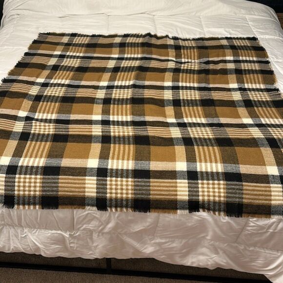 ModCloth Plaid Blanket Scarf Wrap Womens Raw Hem Fringe Minimalist Neck Warmer - Picture 6 of 9